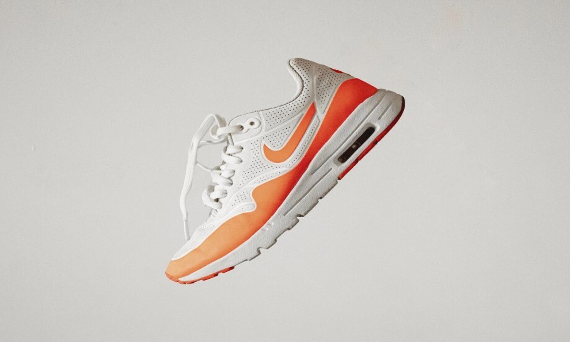  Nike trainers in white and orange 