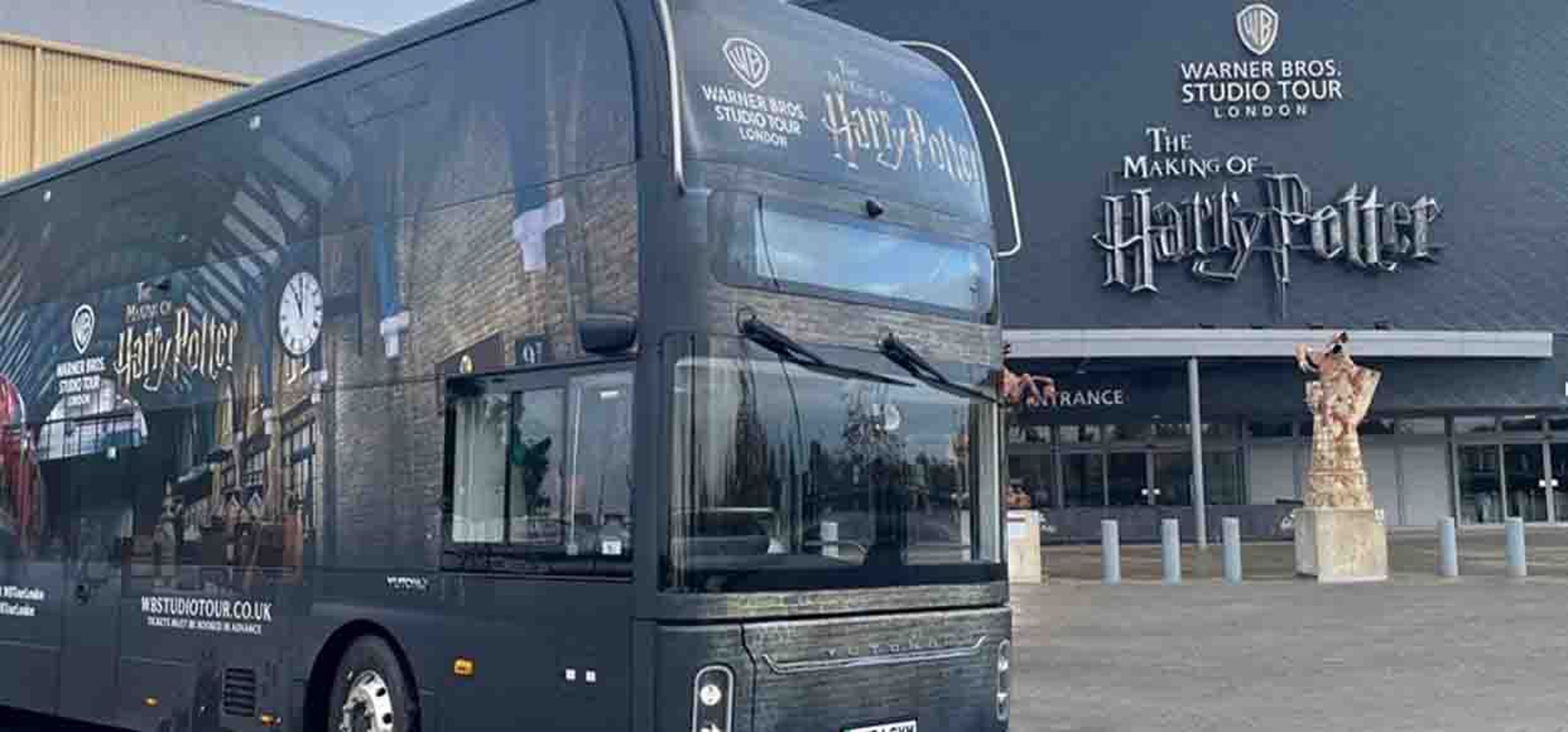 picture of a harry potter tour bus outside harry potter studios