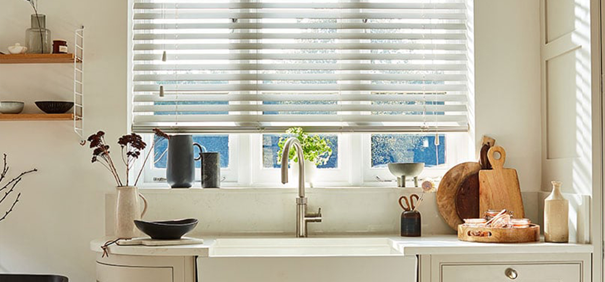  sunny kitchen with blinds 