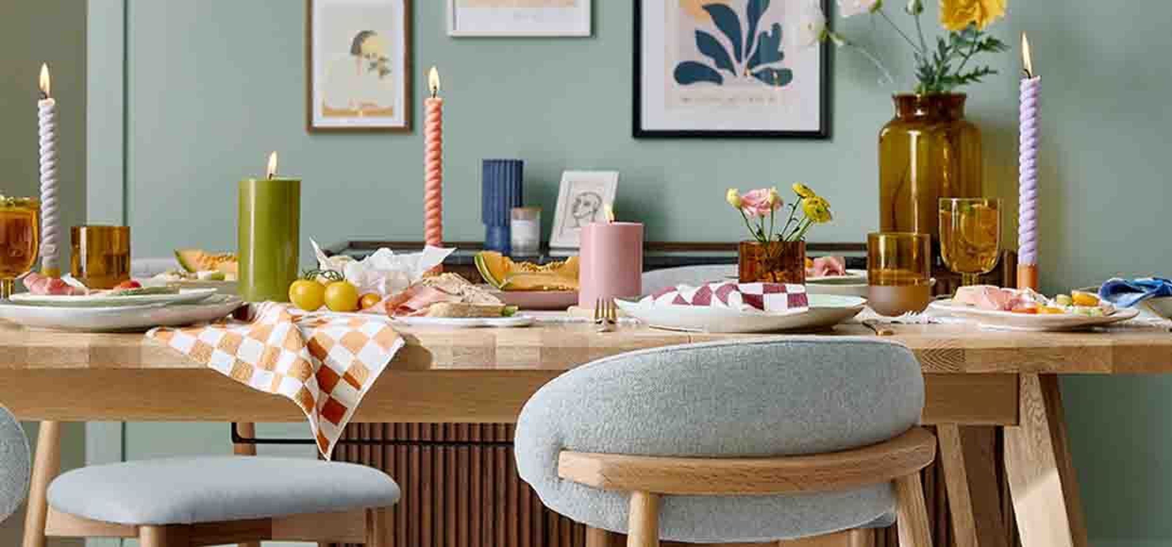 oak dinning table with summer decorations